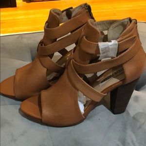 Steve Madden tan brown heels. NEW